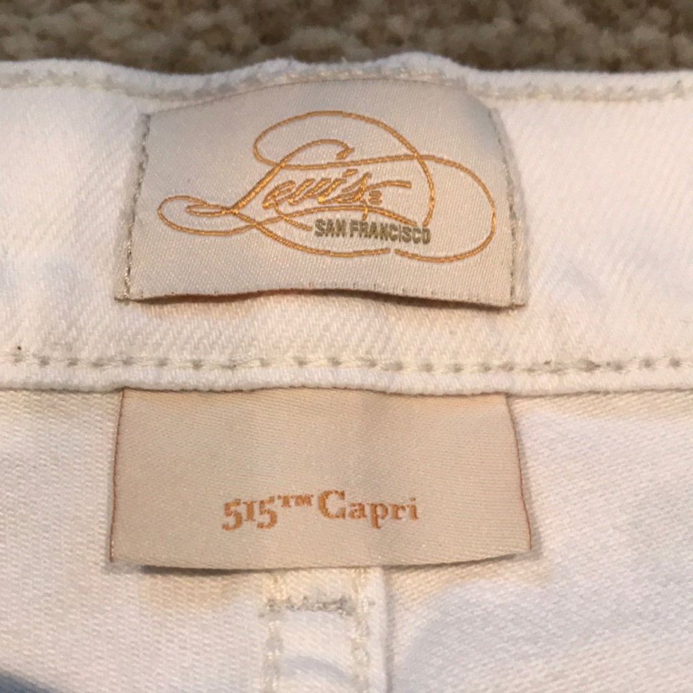 Levi’s white Capri pants (denim)